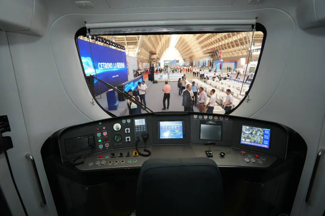 全球首列商用碳纤维地铁列车正式发布，预计年内投运！